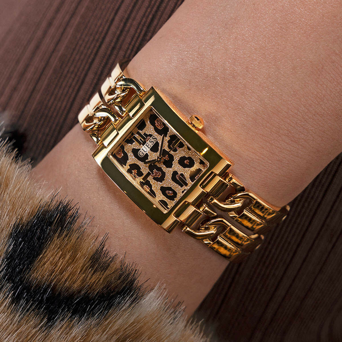 V5H9E3255D281B80702A10BF9B7F13CB15CR5374479P5