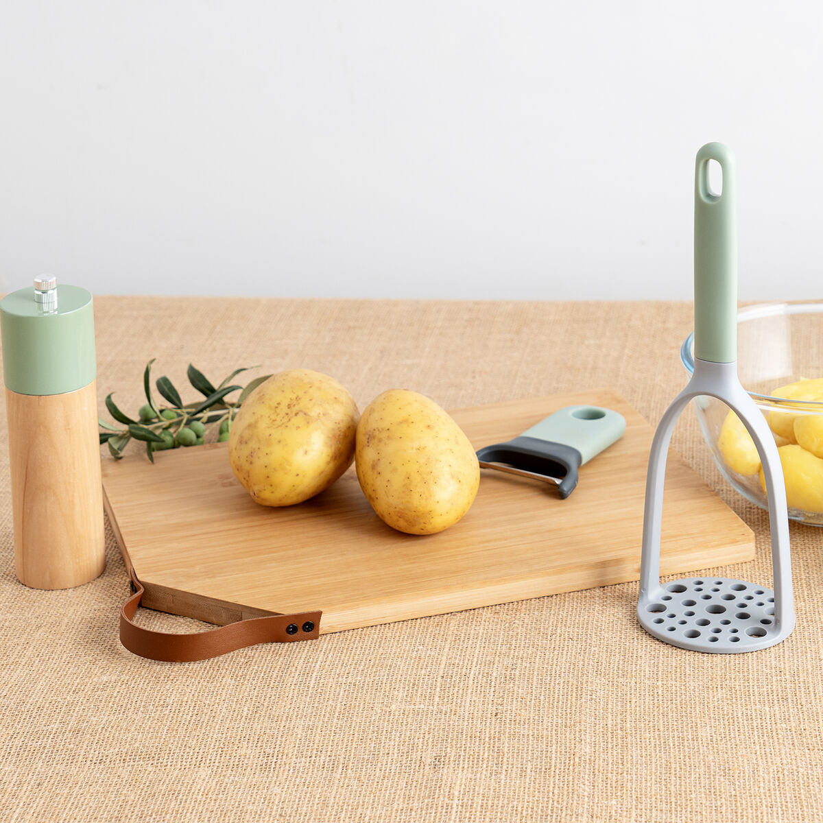 V4H8B21493289095C690144439C3B688002R4440978P2